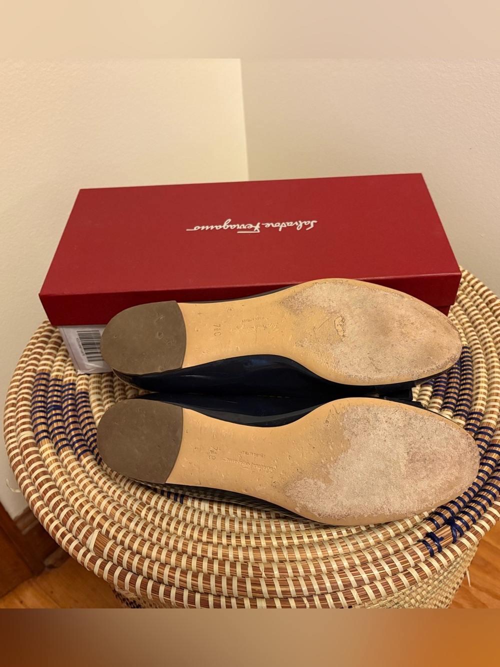 SALVATORE FERRAGAMO Varina Patent Navy Blue Leather Bow Ballet Flats EUC Sz 7.5 - Picture 12 of 12